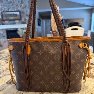 Louis Vuitton MM Neverfull tote.